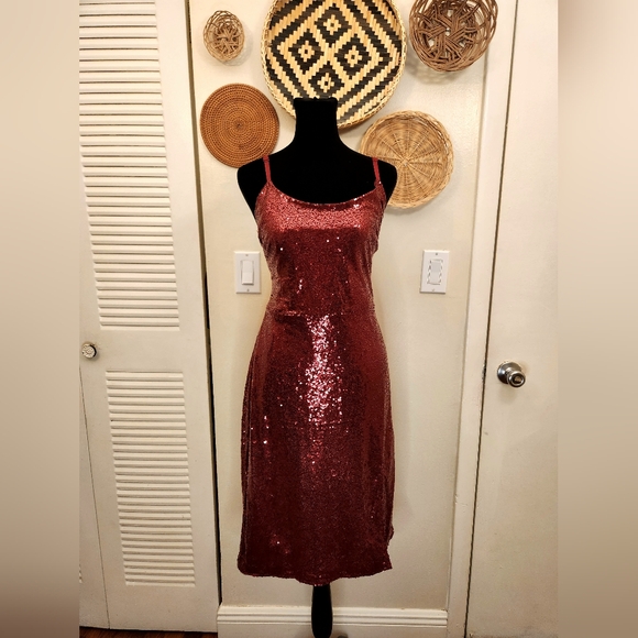 Red Sequin Mini Dress With Side Split - Picture 8 of 10